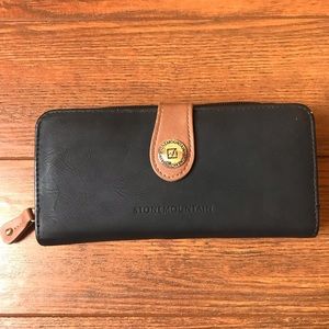 NWOT STONE MOUNTAIN wallet. Black leather. Large.